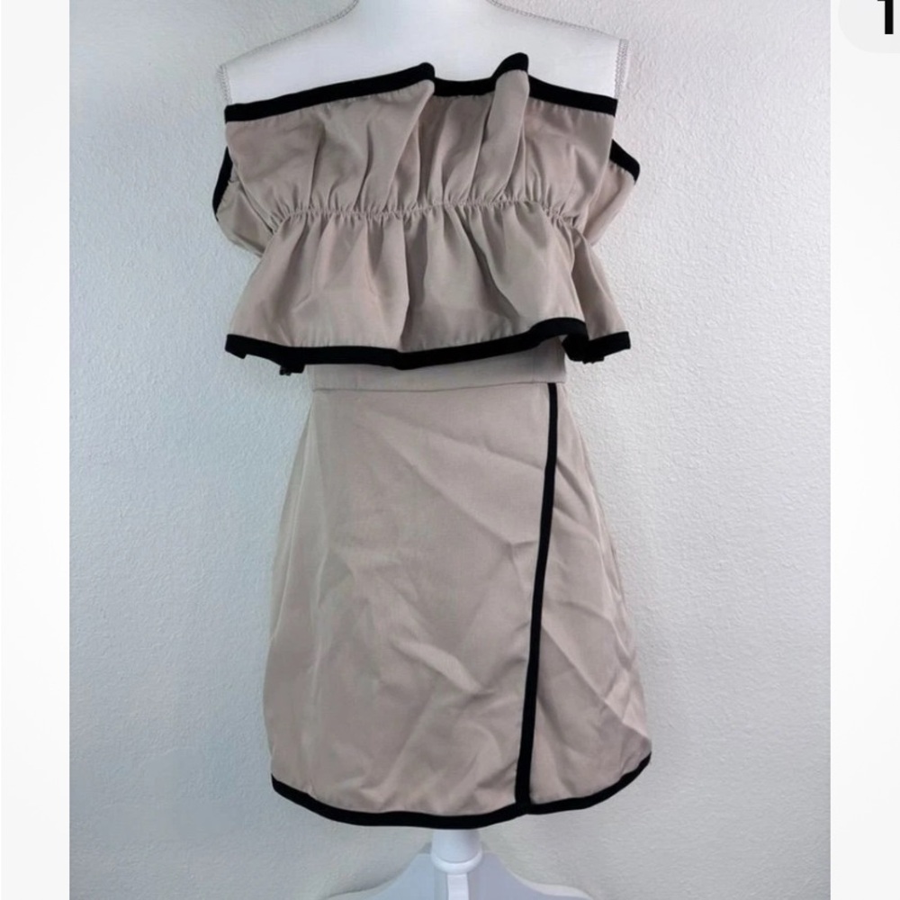 Chic Off-Shoulder Ruffle romper  with Black Accents